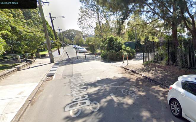 A street with trees and cars

AI-generated content may be incorrect.